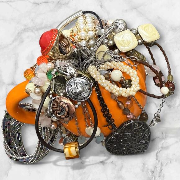 Adorable pumpkin mug filled with 15-20 pieces mystery lot of jewelry! - Picture 3 of 4